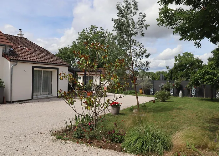 Gite Calme Avec Grand Parking Prive, Proche Dijon